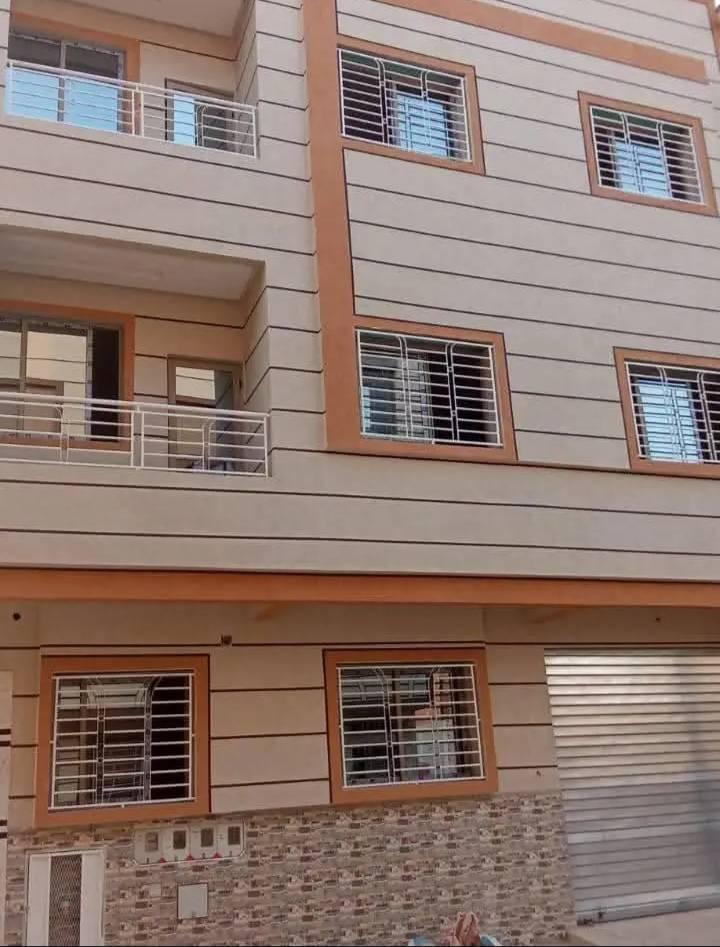 شقة  سفلي بلكراج بمساحة 100متر حي البساتين مكناس