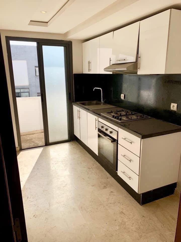Appartement Vide avec 3 Chambres et très ensoleillé de 115m à louer La Gironde Casablanca.