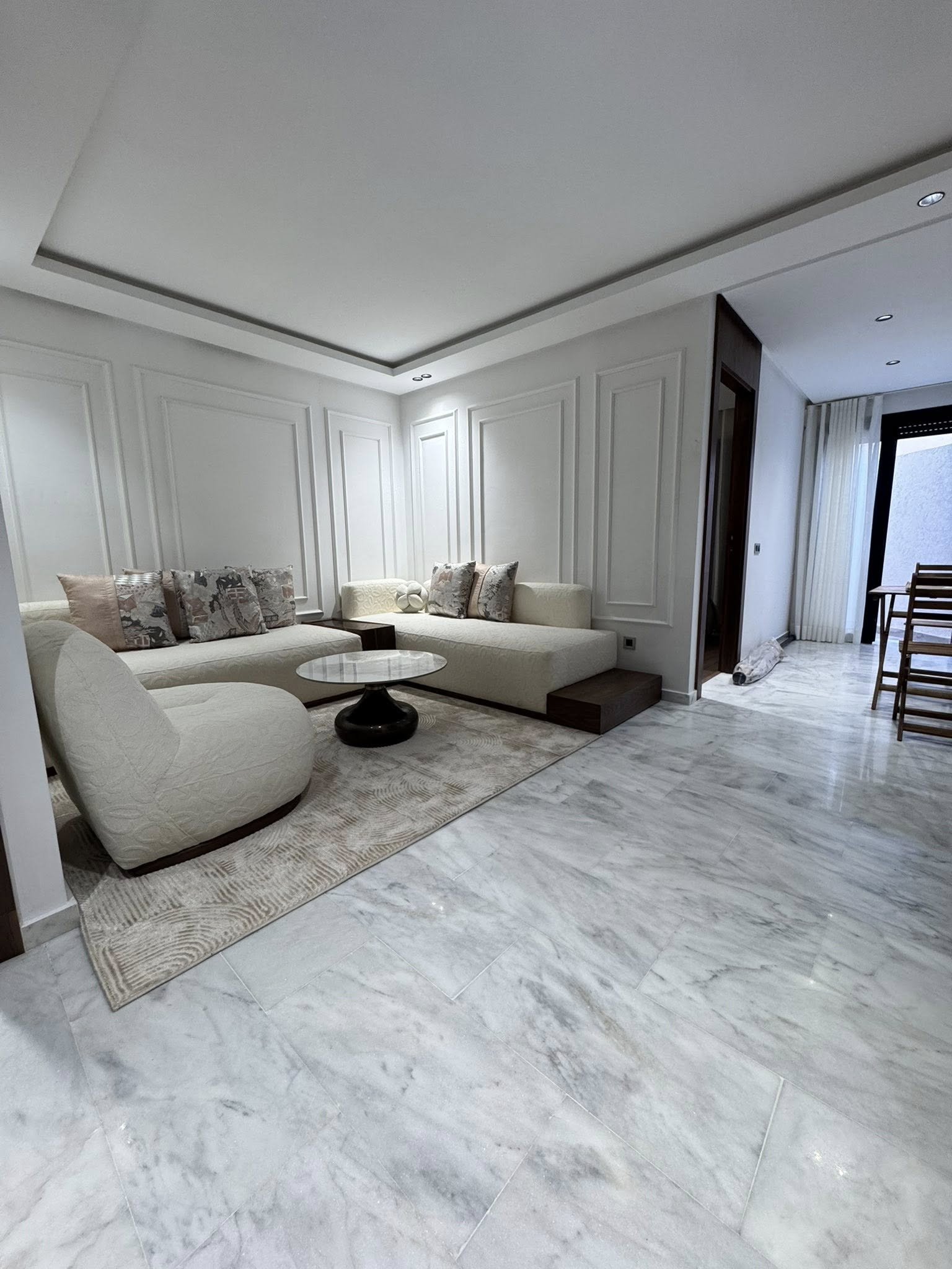 Location Studio meublé à  – Quartier Oasis 